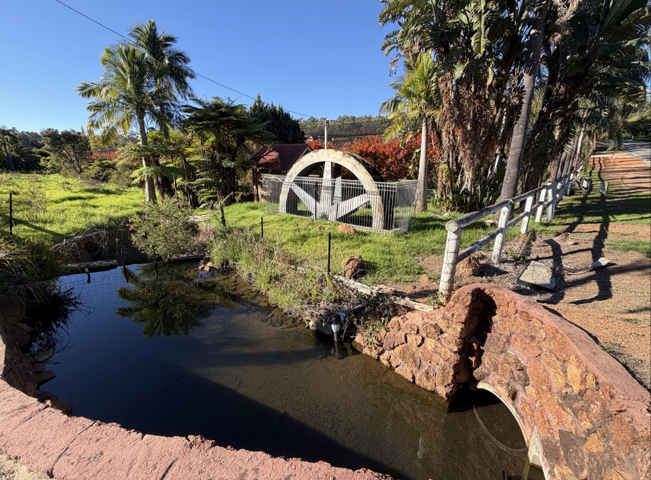 Bedfordale lifestyle — hills, water, trees and space, all within easy reach of Kelmscott and Armadale.